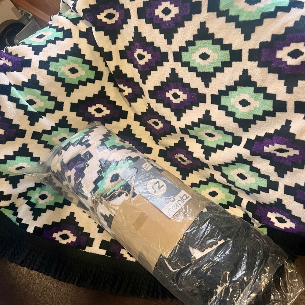 Geometric Patterned Blanket